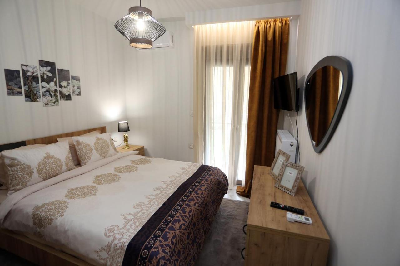 La Larissa Luxury Apartments Trekke Bagian luar foto